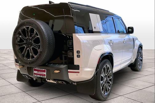 2026 Land Rover Defender P635 OCTA