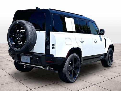 Fuji White 2026 Land Rover Defender P400 X-Dynamic SE