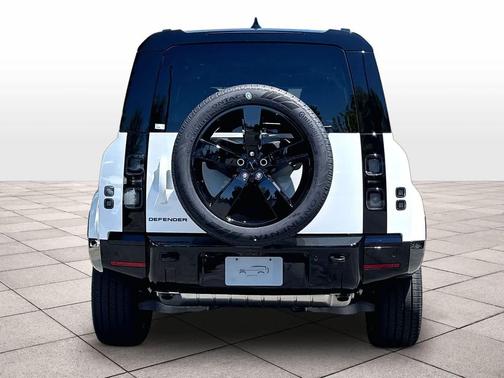 Fuji White 2026 Land Rover Defender P400 X-Dynamic SE