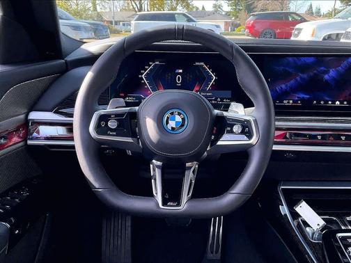 2025 BMW 750e i xDrive