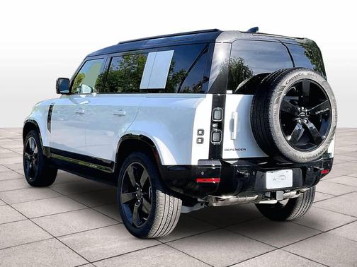 Fuji White 2026 Land Rover Defender P400 X-Dynamic SE