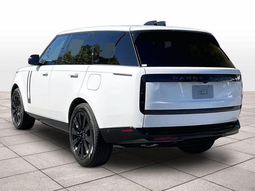 Fuji White 2026 Land Rover Range Rover P550e SE