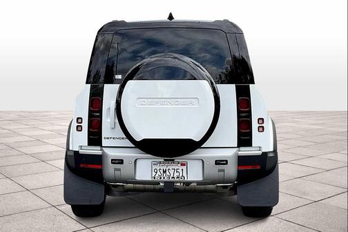 2025 Land Rover Defender 110 P300