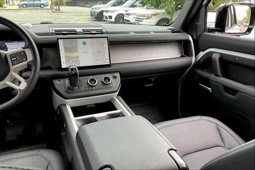 2025 Land Rover Defender 110 P300