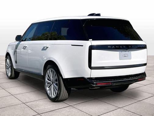 OSTUNI WHITE 2026 Land Rover Range Rover P400 SE 7 Seat