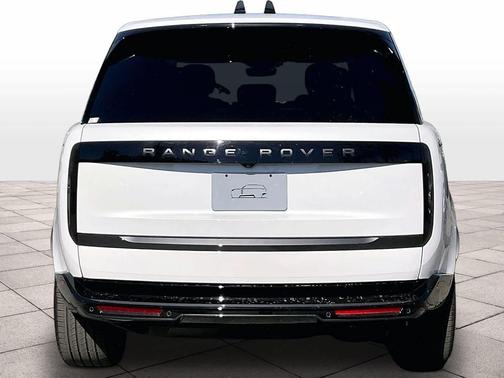OSTUNI WHITE 2026 Land Rover Range Rover P400 SE 7 Seat