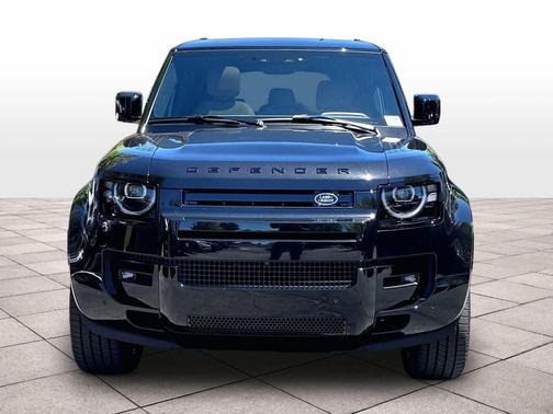 SANTORINI BLAC 2026 Land Rover Defender P400 X-Dynamic SE