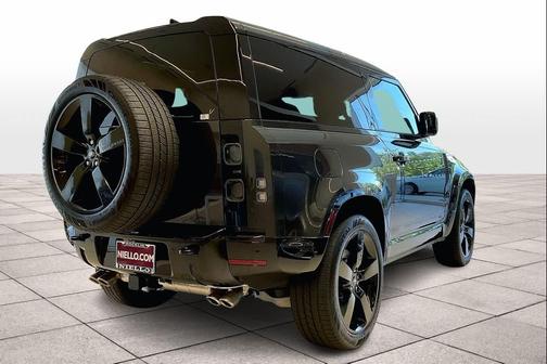 2024 Land Rover Defender V8
