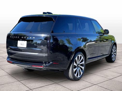 BLACK 2026 Land Rover Range Rover P400 SE 7 Seat
