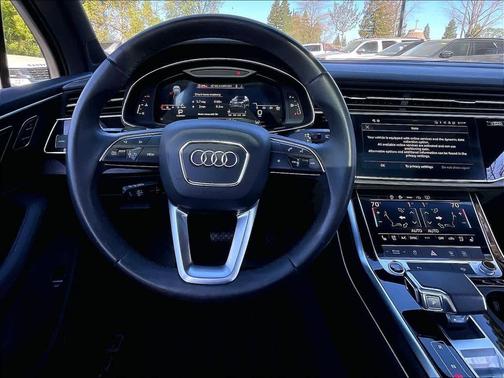 2023 Audi Q7 45 Premium Plus