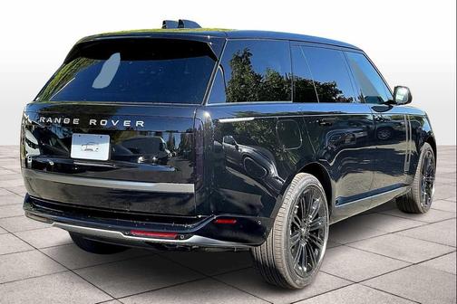 2025 Land Rover Range Rover P530 SE 7 Seat