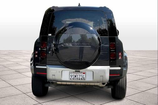 2025 Land Rover Defender 110 P300