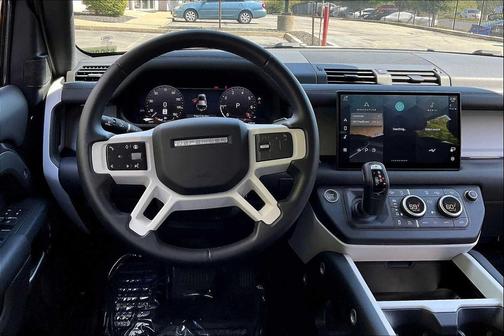 2025 Land Rover Defender 110 P300