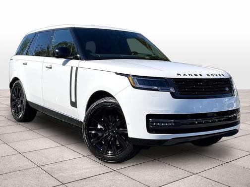 Fuji White 2026 Land Rover Range Rover P550e SE