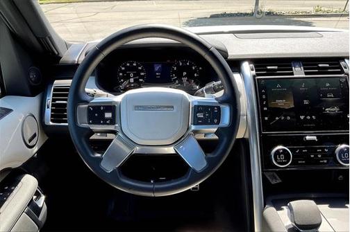 Fuji White 2023 Land Rover Discovery P360 HSE R-Dynamic