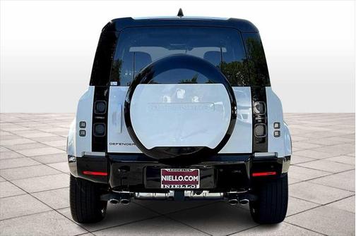 2025 Land Rover Defender 110 V8