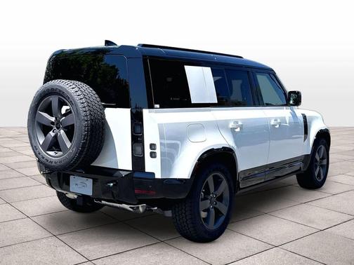 Fuji White 2026 Land Rover Defender P400 X-Dynamic SE