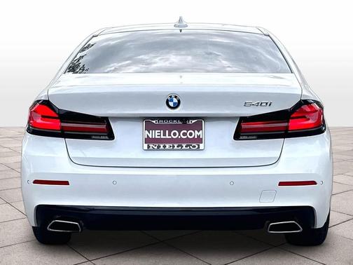 Mineral White Metallic 2021 BMW 540 540i