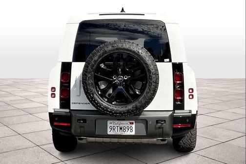 2024 Land Rover Defender 130 P400 Outbound
