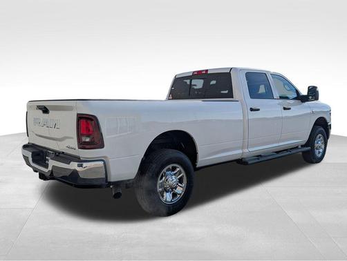 Bright White Clearcoat 2026 RAM 3500 Tradesman Crew Cab 4x4 8' Box