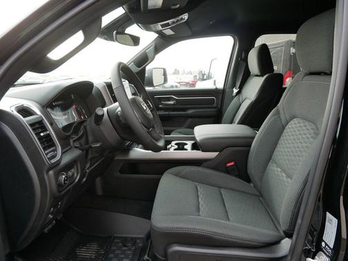 Diamond Black Crystal Pearlcoat 2026 RAM 1500 Big Horn/Lone Star