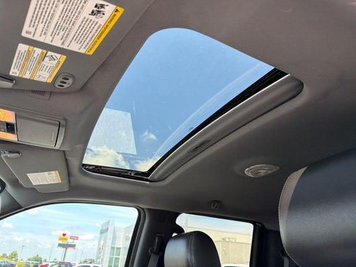 White Platinum Clearcoat Metallic 2014 Ford F-150 Lariat