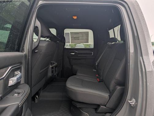 Ceramic Gray Clearcoat 2026 RAM 3500 Big Horn Crew Cab 4x4 6'4' Box