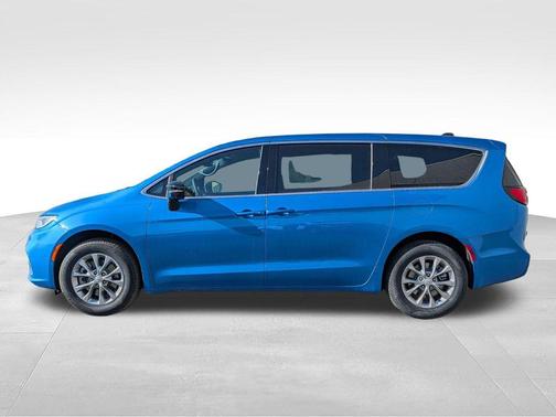 Hydro Blue Pearlcoat 2026 Chrysler Pacifica L