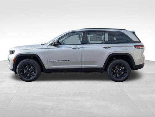 Silver Zynith 2026 Jeep Grand Cherokee Altitude