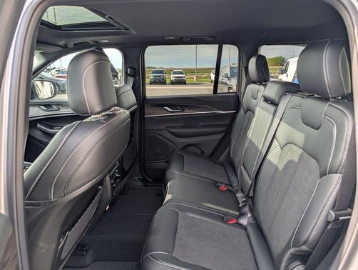 Silver Zynith 2026 Jeep Grand Cherokee Altitude
