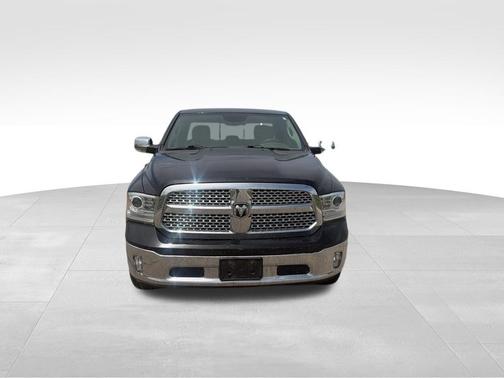 Brilliant Black Crystal Pearlcoat 2017 RAM 1500 Laramie
