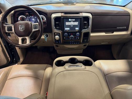 Brilliant Black Crystal Pearlcoat 2017 RAM 1500 Laramie