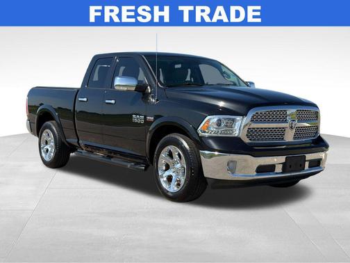 Brilliant Black Crystal Pearlcoat 2017 RAM 1500 Laramie