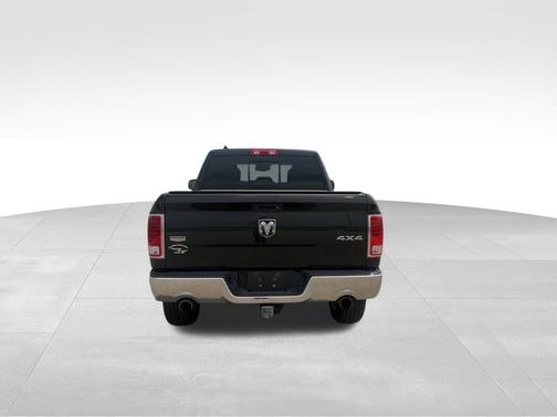 Brilliant Black Crystal Pearlcoat 2017 RAM 1500 Laramie
