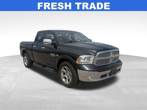 Brilliant Black Crystal Pearlcoat 2017 RAM 1500 Laramie