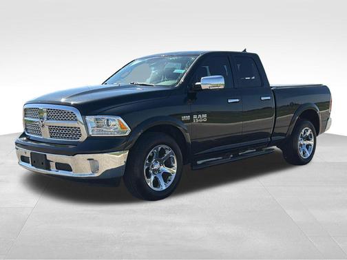 Brilliant Black Crystal Pearlcoat 2017 RAM 1500 Laramie