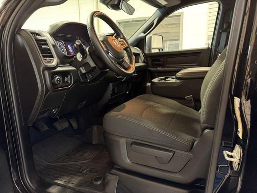 Diamond Black Crystal Pearlcoat 2026 RAM 2500 Warlock Crew Cab 4x4 6'4' Box
