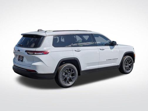 Bright White Clearcoat 2027 Jeep Grand Cherokee L Laredo