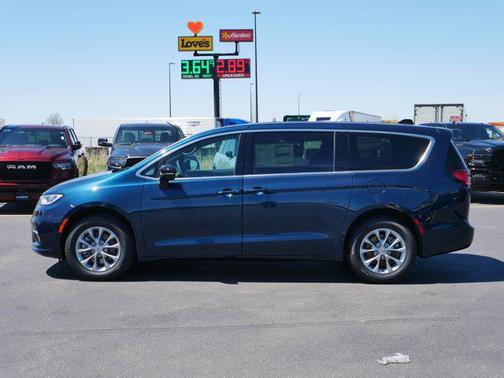 2025 Chrysler Pacifica L