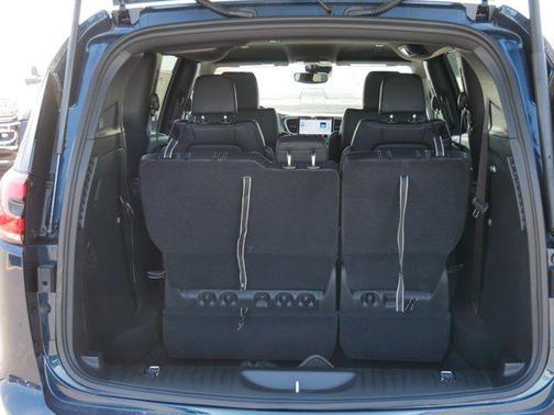 2025 Chrysler Pacifica L