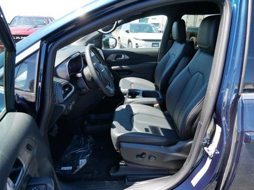 2025 Chrysler Pacifica L