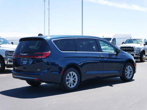 2025 Chrysler Pacifica L