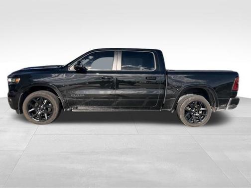 Diamond Black Crystal Pearlcoat 2025 RAM 1500 Laramie