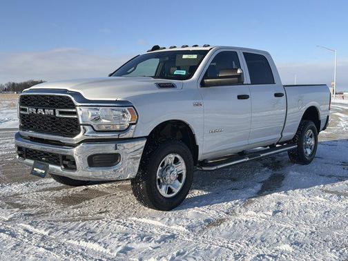 2022 RAM 3500 Tradesman Crew Cab 4x4 6'4' Box