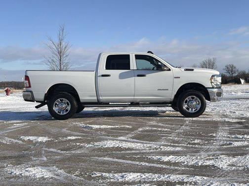 2022 RAM 3500 Tradesman Crew Cab 4x4 6'4' Box