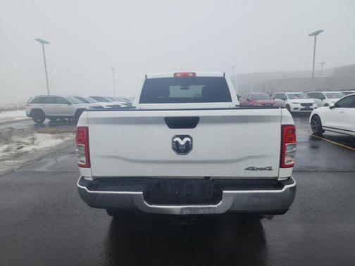 2022 RAM 3500 Tradesman Crew Cab 4x4 6'4' Box