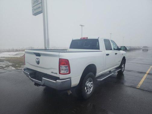 2022 RAM 3500 Tradesman Crew Cab 4x4 6'4' Box