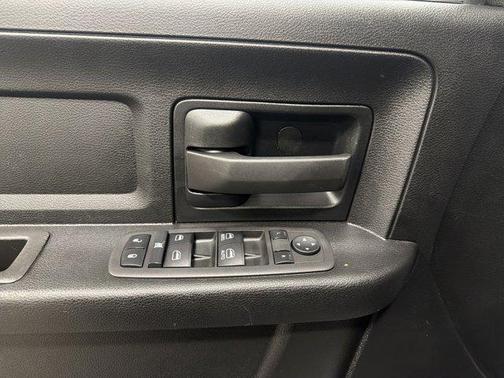 2022 RAM 3500 Tradesman Crew Cab 4x4 6'4' Box