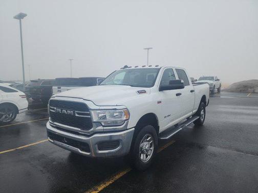 2022 RAM 3500 Tradesman Crew Cab 4x4 6'4' Box