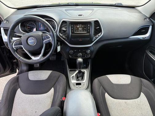 Brilliant Black Crystal Pearlcoat 2014 Jeep Cherokee Latitude